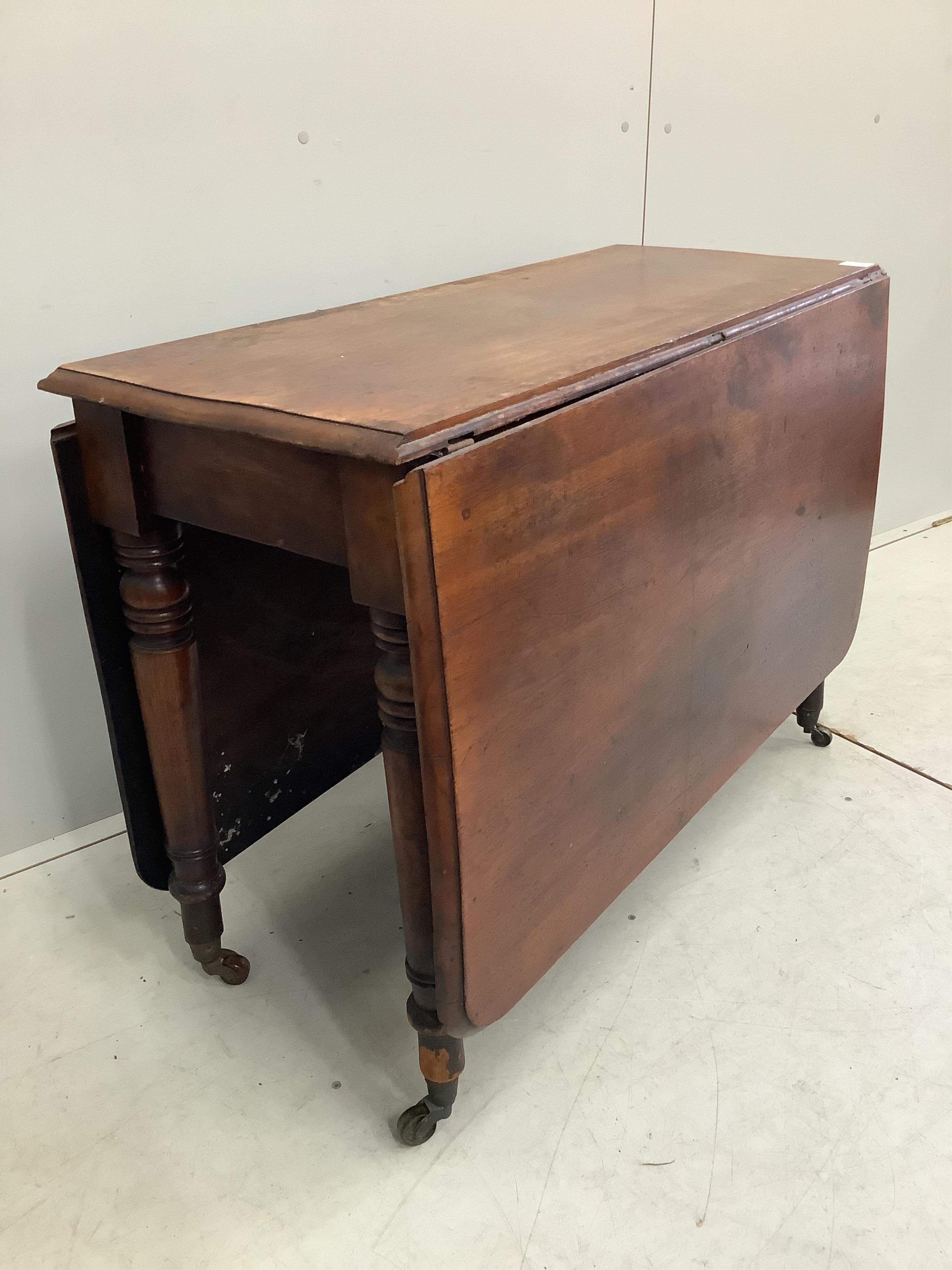 A Victorian mahogany drop leaf dining table, width 105cm, height 74cm